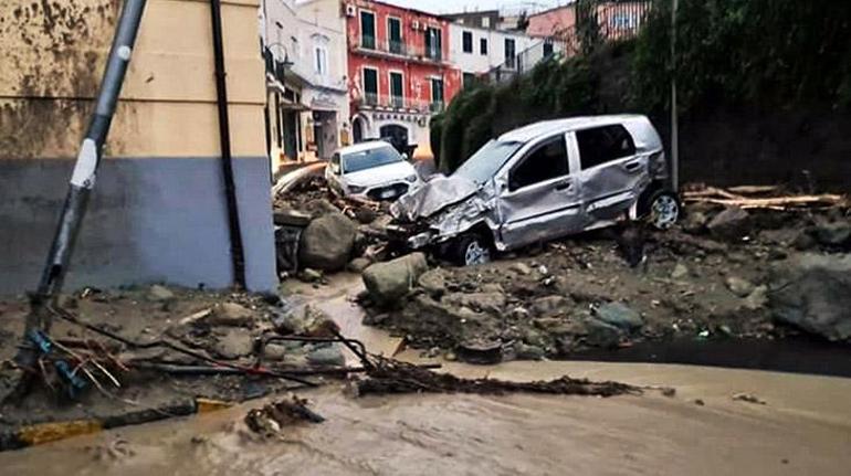 İtalya’nın Ischia Adası’nda heyelan: 8 ölü