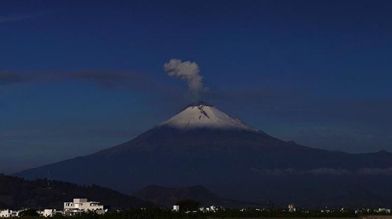 Popocatepetl Yanardağında 1 günde 3 patlama Uzmanlardan kritik uyarı geldi