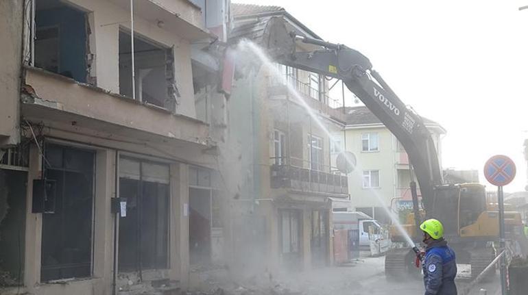 Düzcede deprem bölgesinde yıkım başlandı