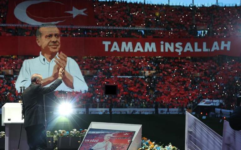 İstanbulda büyük coşku AK Parti teşkilatı Galatasaray NEF Stadyumunda buluştu