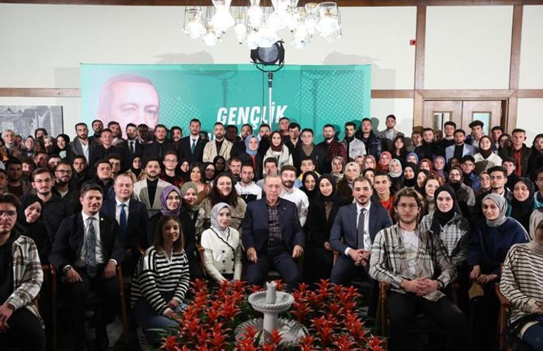 Gençlerle buluşan Erdoğandan konut mesajı: Seçimden sonra devamı gelecek