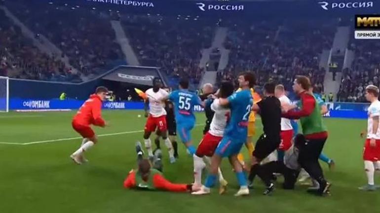 Zenit-Spartak Moskova maçında büyük kavga 6 kırmızı kart