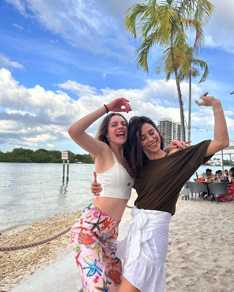 Melis Sezen ve Cansu Dereden Miami pozları