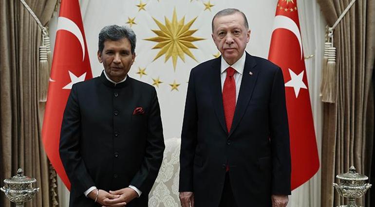 Cumhurbaşkanı Erdoğan güven mektuplarını kabul etti