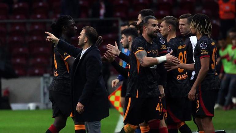Galatasarayda Berkan Kutlunun hatası dikkat çekti Radamel Falcaoya büyük ilgi