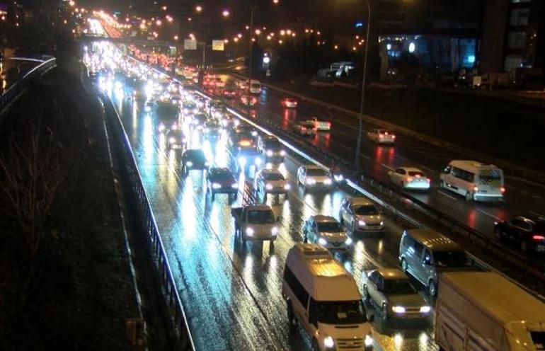 Maltepe D-100 Karayolunda altyapı çalışması yoğunluğu