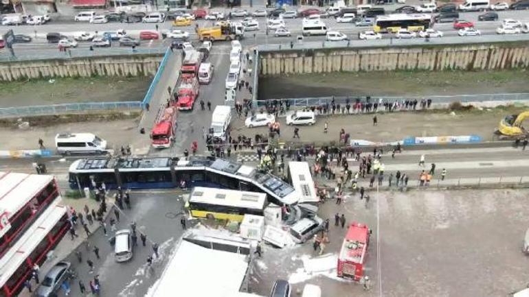 İstanbulda tramvay otobüsle çarpıştı Yaralılar var