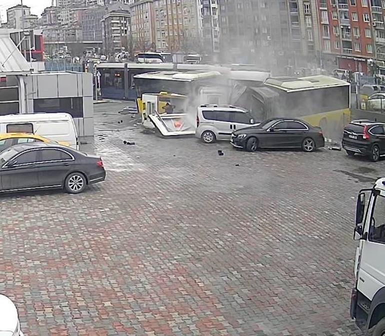İstanbulda tramvay otobüsle çarpıştı Yaralılar var