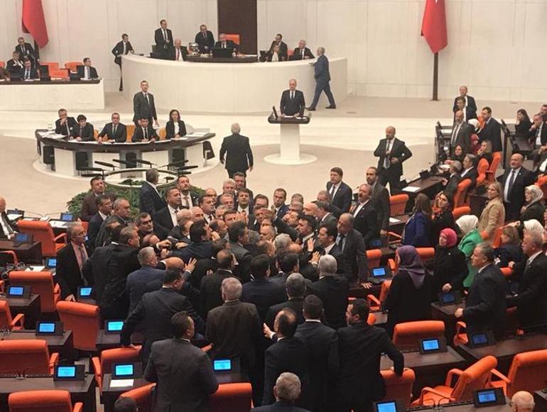 AK Parti Genel Başkanvekili Kurtulmuştan Kılıçdaroğluna: Adaylığınızı ilan edin