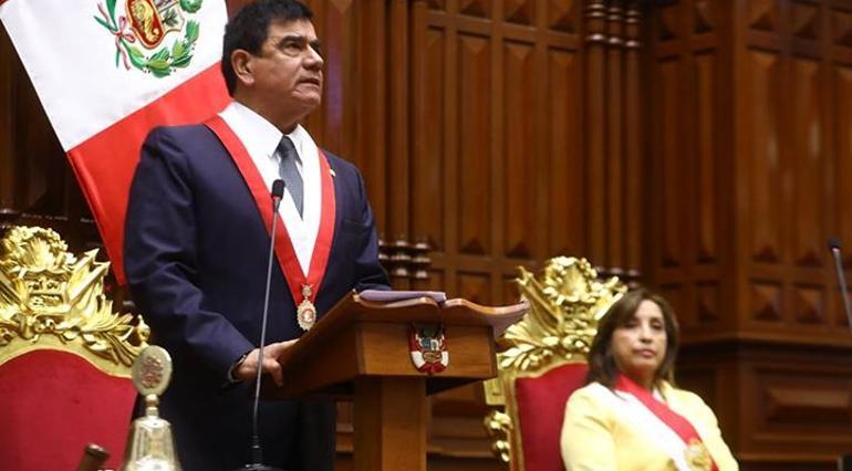Peru Devlet Başkanı görevden alındı Ülkede OHAL ilan edildi
