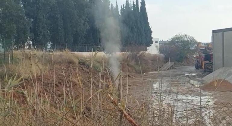 İzmirde büyük panik: Doğal gaz ana dağıtım borusu delindi
