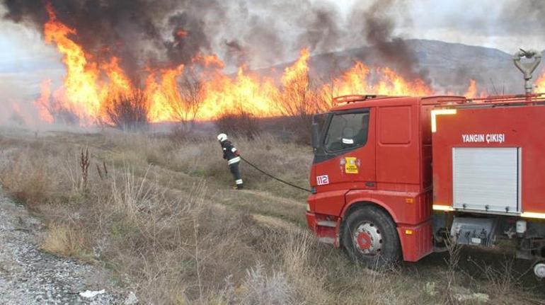 Beyşehir Gölü kıyısında yangın paniği Köye sıçrayabilir