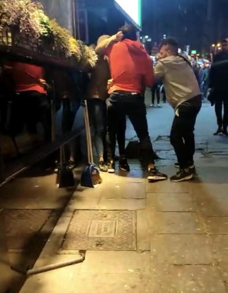 İstanbul’da yaşanan tekme, yumruk ve silahlı kavgalar kamerada