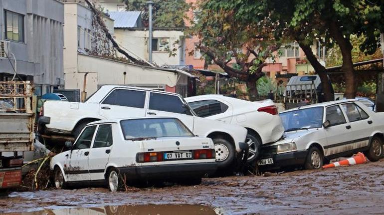 Sel vuran Antalyaya bir uyarı daha Çok kuvvetli yağışlar bekliyoruz