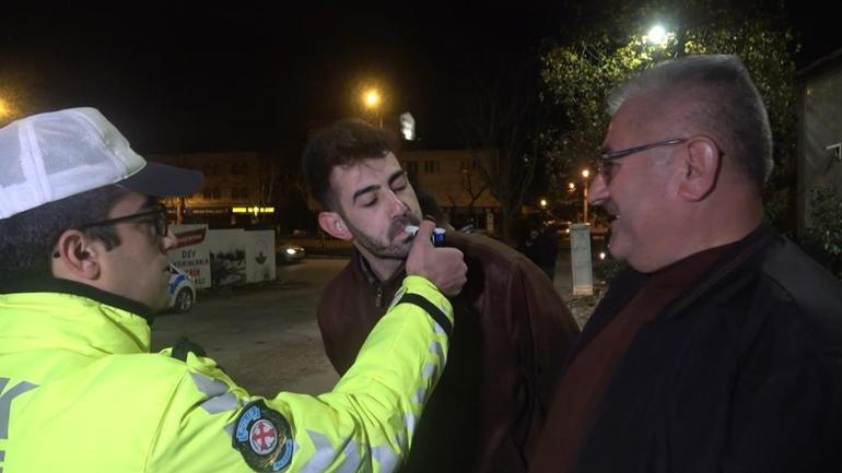 Polis uygulama noktasında ilginç anlar Kurtarmak için çağrılanlar da alkollü çıktı