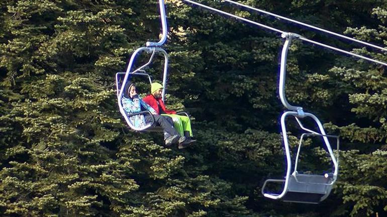 Uludağ’da beklenen kar yağmadı, kayak merkezleri sezonu açamadı