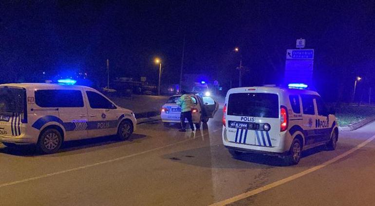 Dur ihtarına uymayan otomobilin alkollü sürücüsü kaza yaptı
