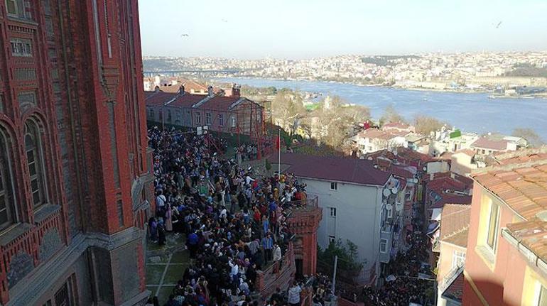 İstanbul buraya akın etti Kırmızı Mektepte yeni yıl kuyruğu