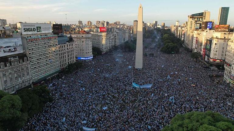 Yürekler ağza geldi Buenos Airesteki kutlamalarda Arjantinli yıldız büyük tehlike atlattı