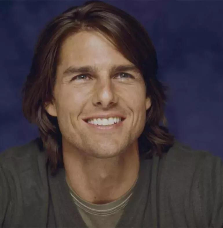 Tom Cruise uçaktan atlarken hayranlarına teşekkür videosu çekti