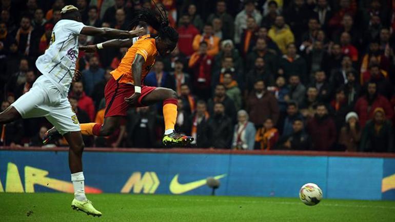 Galatasaray - İstanbulspor maçında Bafetimbi Gomis damga vurdu 37 yaşında takımını sırtladı