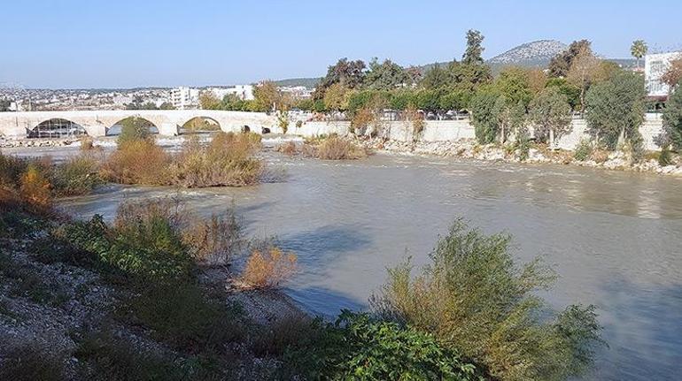 Siyaha bürünen Göksu Nehri, tesislerin faaliyeti durunca eski haline döndü