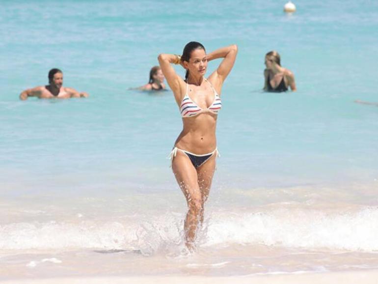 Sofia Vergara bikinisiyle poz verdi Kim der ki 50 yaşında