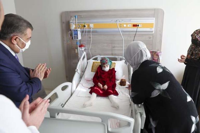Emine Erdoğandan kanser hastası çocuklara moral ziyareti