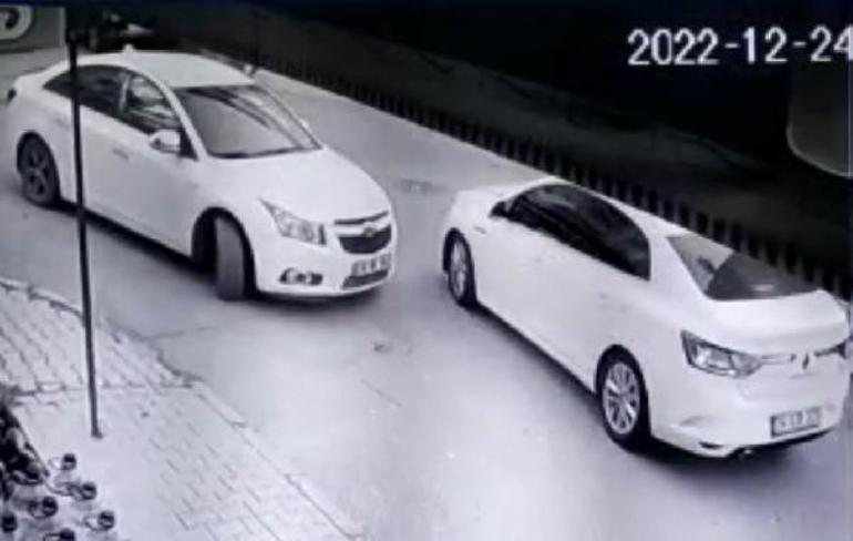 Sultangazide çaldığı montun cebindeki anahtarı farkeden şüpheli otomobili de çaldı