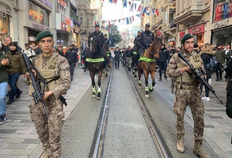 Taksimde Atlı Polisler yılbaşı öncesi devriye gezdi