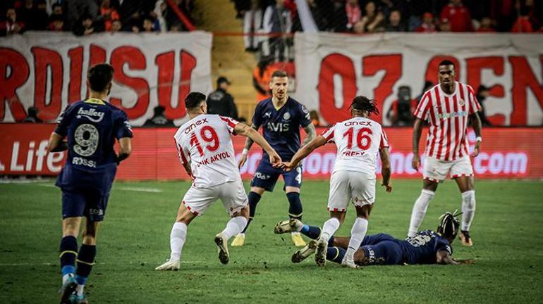 Antalyaspor-Fenerbahçe maçı sonrası Jorge Jesusa övgü: Devre arasına kadar sabretti Kurt hoca