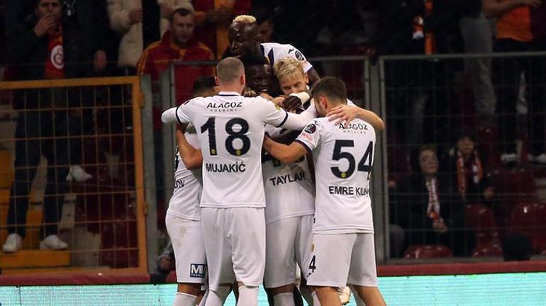 Galatasaray-Ankaragücü maçında inanılmaz pozisyon Emre Kılınç kaçırdı, tribünler buz kesti