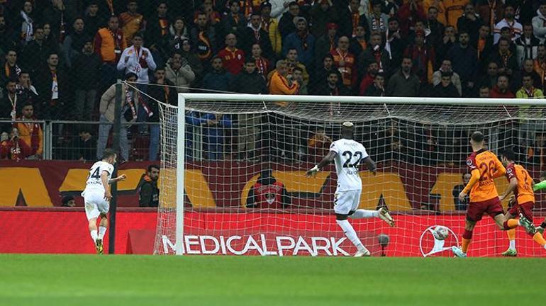 Galatasaray-Ankaragücü maçında inanılmaz pozisyon Emre Kılınç kaçırdı, tribünler buz kesti