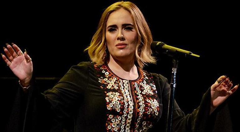 Adele: Rahatsızlığım nedeniyle zor yürüyorum