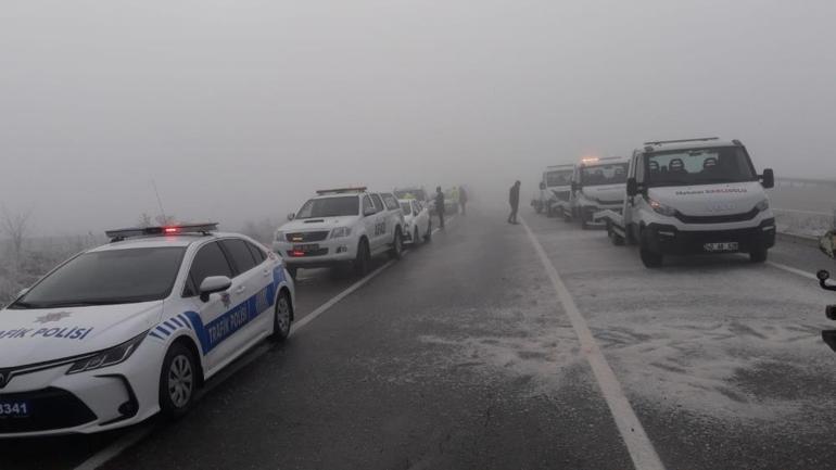 Buzlanma ve sis zincirleme faciaya neden oldu: 2 ölü