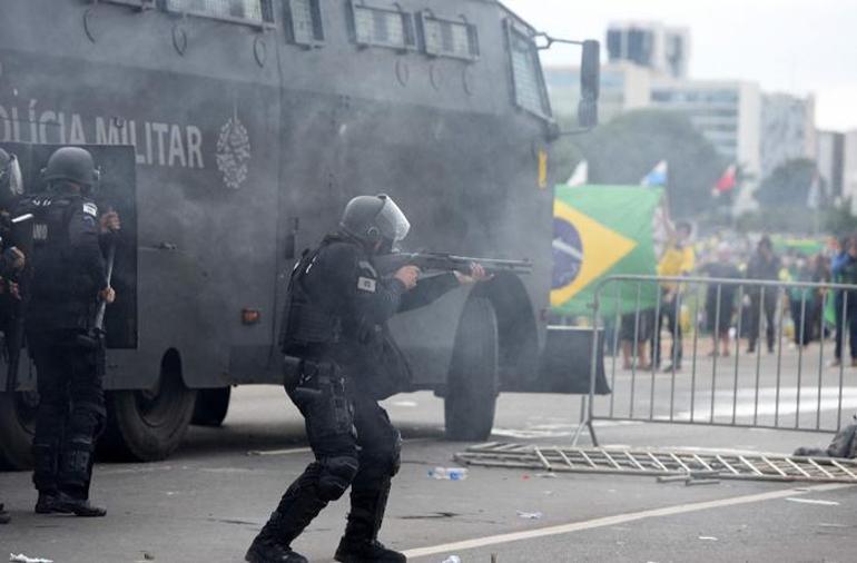 Brezilyada gerilim Bolsonaro destekçileri Ulusal Kongre’yi bastı