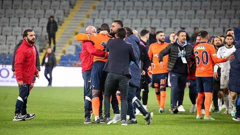 Başakşehir - Adana Demirspor maçında yüksek tansiyon: Okaka çılgına döndü Protokol tribünü karıştı