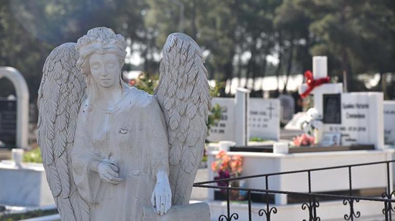 Antalya’da yabancıların aile mezarlığı ilgisi 120 bin liradan satılıyor