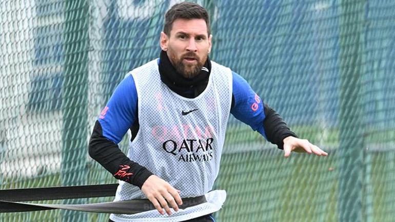 Lionel Messi imzayı atıyor Anlaşma sağlandı