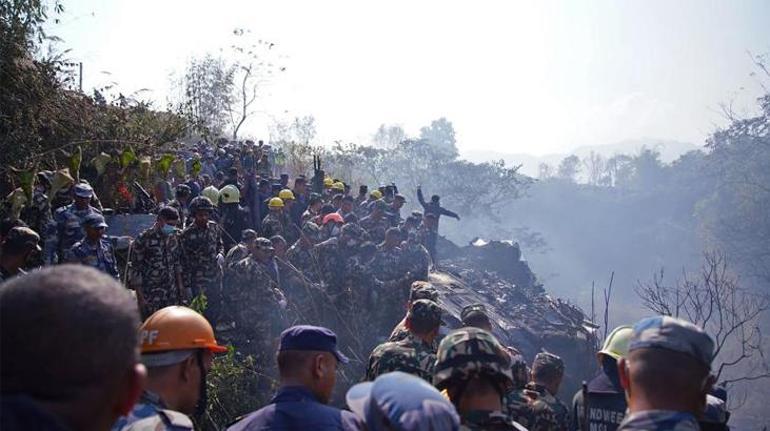 Nepali sarsan kaza 68 yolcu taşıyan uçak iniş sırasında çakıldı