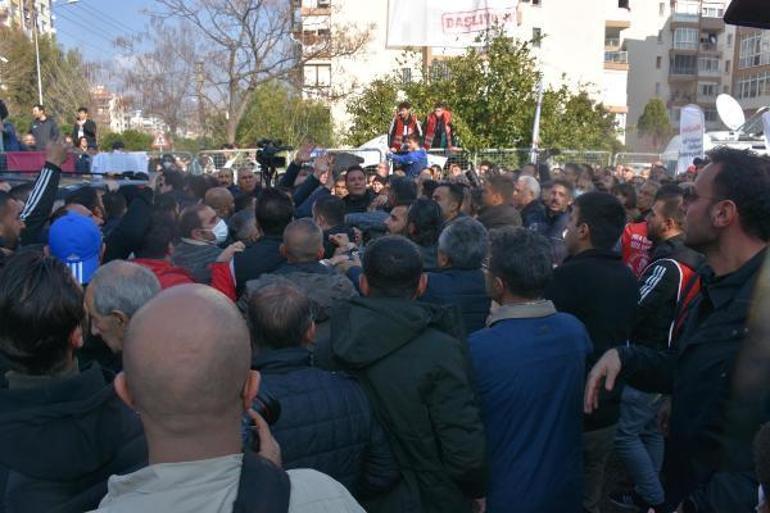 İzmirde Kılıçdaroğlunun korumalarıyla işçiler arasında arbede
