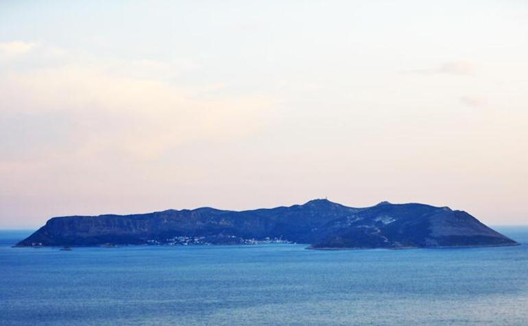 The Economist: Türkiye küçük Yunan adasını ele geçirebilir mi