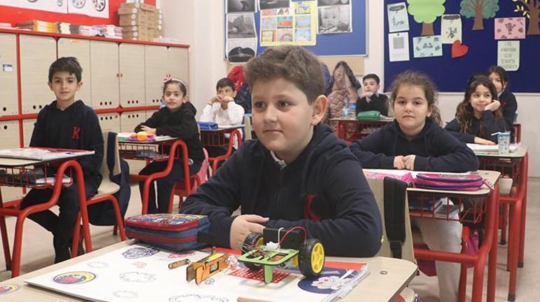 Dondurma çubuklarından yaptığı resim çerçevesini Emine Erdoğan’a gönderdi