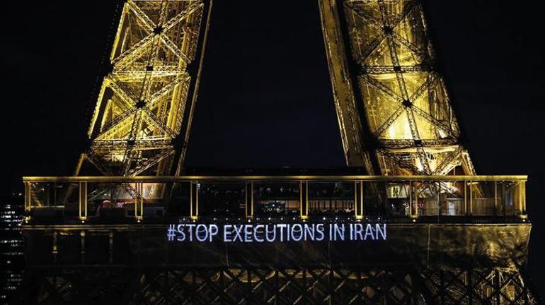 Eyfel Kulesi’ne İranda idamları durdurun sloganları yansıtıldı