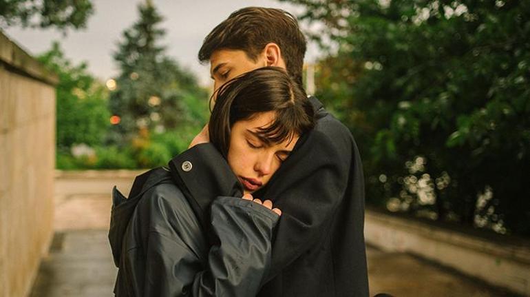 Metronom: Yönetmen imzasına rağmen yarım kalmışlık hissini aşamıyor