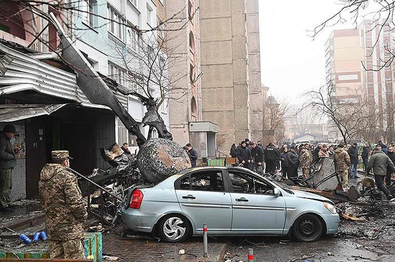 Son dakika... Ukraynada helikopter düştü İçişleri Bakanı öldü