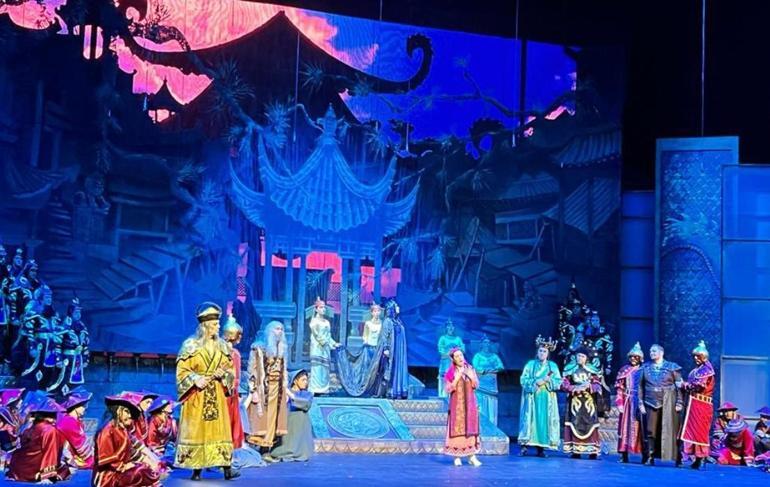 Emine Erdoğan Turandot operasını izledi Sanatseverlerle buluşturmak büyük mutluluk