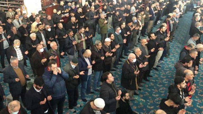 İstanbulda camilerde yağmur duası edildi