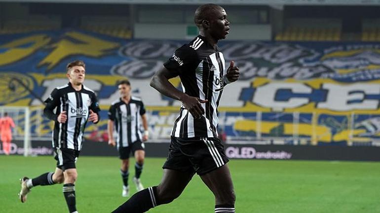 Beşiktaşın yeni transferi Vincent Aboubakar, İstanbula geldi Evrak krizi çözüldü