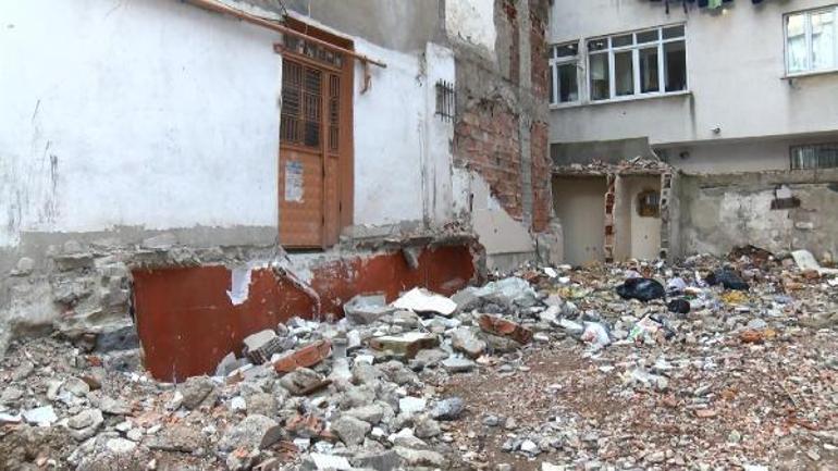 Toprak sahipleri anlaşamadı Bodrum kattaki kiracının evi apartman girişi yapıldı